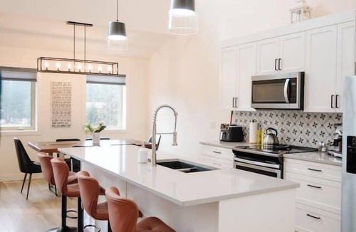 Windermere House | Ultimate Family Retreat | Beach, Hot Tub & Games