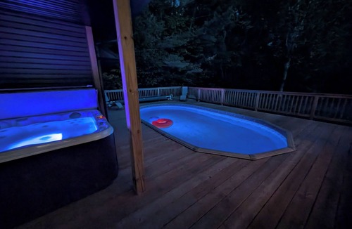 Rosseau House | Ultimate Family Retreat | Acreage, Private Lake, Pool, Sauna & Hot Tub