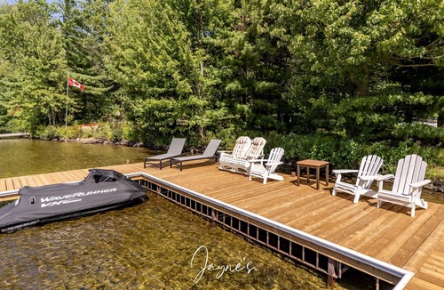 Gravenhurst Cottage | Unique 4 bed 5 bath cottage with 3 bed 2 bath guest cottage on Lake Muskoka