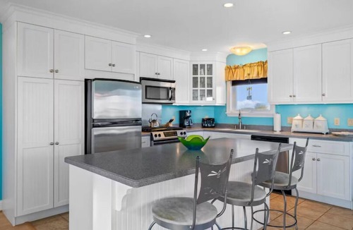 Naufrage House | Unique PEI Lighthouse Beach House with 360° Ocean Views by Shipwreck Point