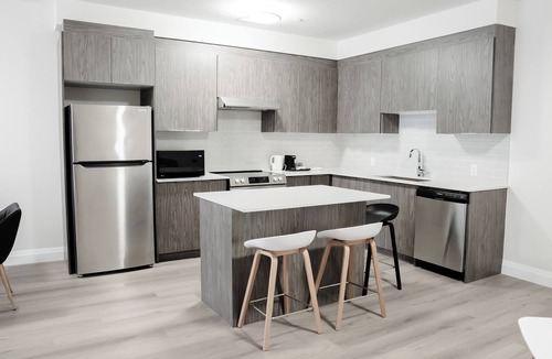 Dean Park Apartment | Unit 10 - Modern Fully Furnished 2 Bedroom Apartment