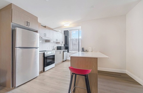 Dean Park Apartment | Unit 3 - Modern Fully Furnished 3 Bedroom Apartment
