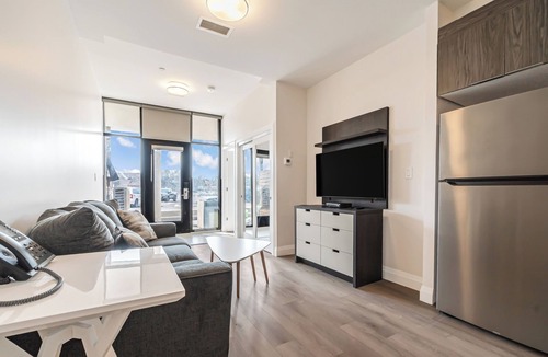 Dean Park Apartment | Unit 5 - Modern Fully Furnished 1 Bedroom Apartment