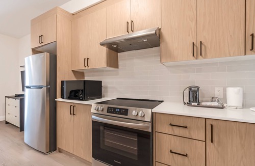 Dean Park Apartment | Unit 9 - Modern Fully Furnished 2 Bedroom Apartment