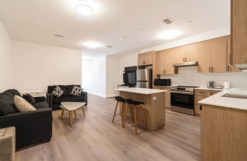 Dean Park Apartment | Unit 9 - Modern Fully Furnished 2 Bedroom Apartment