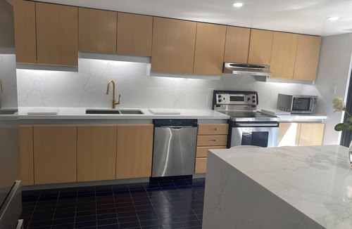 Bloor-Yorkville Apartment | Unrivaled Location on Yorkville Ave 2000 sq.ft -1 BED. Turn key furnished