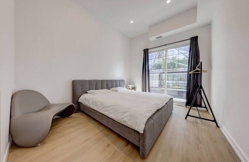Downtown Toronto Apartment | UofT St. George Campus Penthouse – Quiet & Cozy