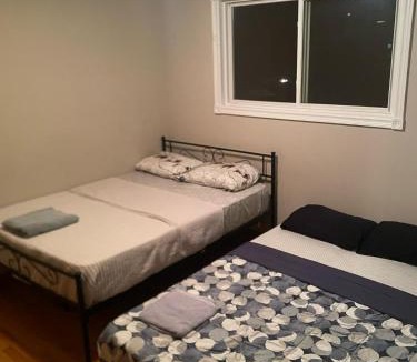 Rosemount House | Upper Level Cheap Room For 3 People- 24 Hrs Checkin-Walking to Bus,Grocery, Plaza