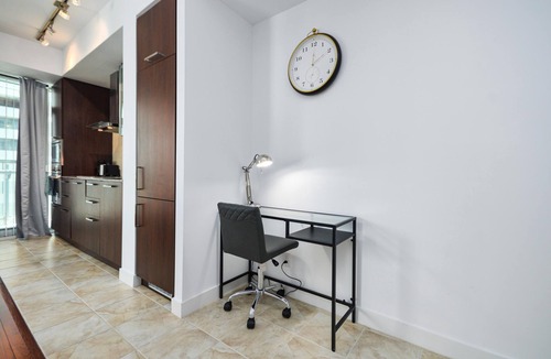 Central Waterfront Apartment | Urban 1BR Escape with Queen Bed in Prime Toronto Location