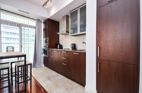 Central Waterfront Apartment | Urban 1BR Escape with Queen Bed in Prime Toronto Location