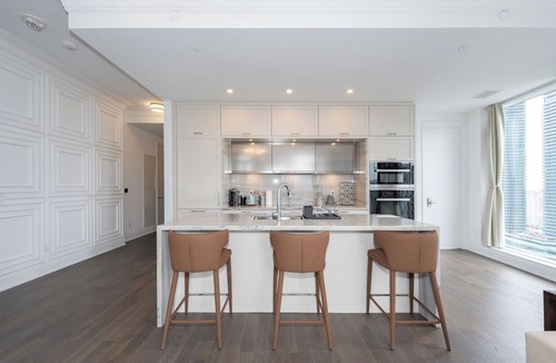 CityPlace Apartment | Urban Elegance: Luxurious 3-Bedroom Condo in the Heart of Downtown Toronto.
