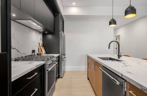 Killarney House | Urban Oasis | Lux 2 Bed | Garage | Min to DT