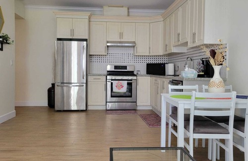 Newton Apartment | Urban Retreat Unwind and Enjoy in this beautiful space