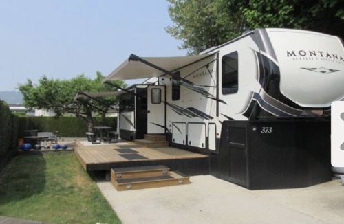 Central Okanagan Resort | Vacation for the whole family in one spot and minutes to town and wine tours.