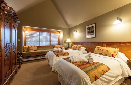 Golden Cabin | Vagabond Lodge at Kicking Horse Resort