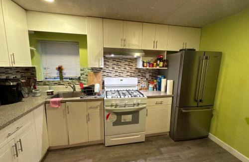 Sunset House | Vancouver South Guesthouse - BC Place 15 Min, Airport 9 Min, Free Parking
