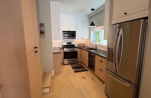 Grandview-Woodland House | Vancouver Townhome 2 blocks from Commercial Drive - Mountains Views and Parking