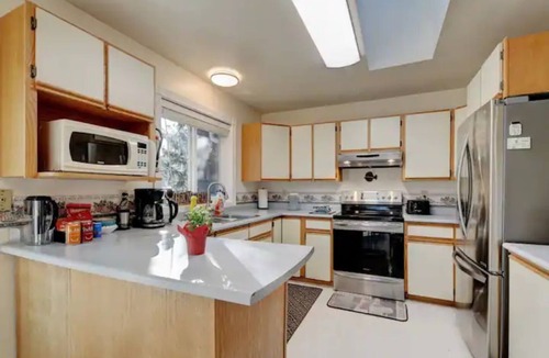 Colwood House | Victoria's West Coast Living, 3 bdr, 2000 sqft