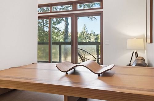 Ucluelet Apartment | Views of Spring Cove! Rainforest Loft | Hyphocus Inn