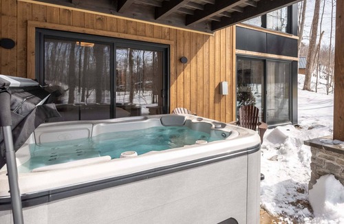 Versant Soleil House | Villa Eclipse Solaire | Hot tub & Sauna | Walk to Ski-in Ski-out | Tremblant Living