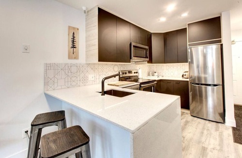 Village North Condo | VillageMinimalistVibe - Views Free Parking Hot Tub