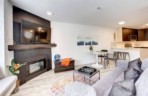 Village North Condo | VillageMinimalistVibe - Views Free Parking Hot Tub