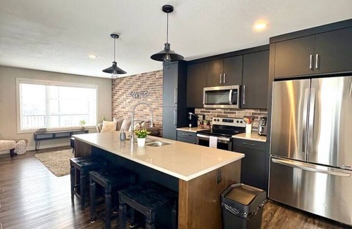 Sylvan Lake Villa | Vista with a View with personal home gym and AC