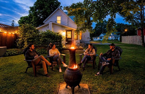 Wellington House | Walk to Beach and Downtown: Wellington PEC Cottage