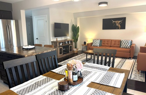 Niagara Falls House | Walk to Convention Centre, Restaurants, Falls! 3BR
