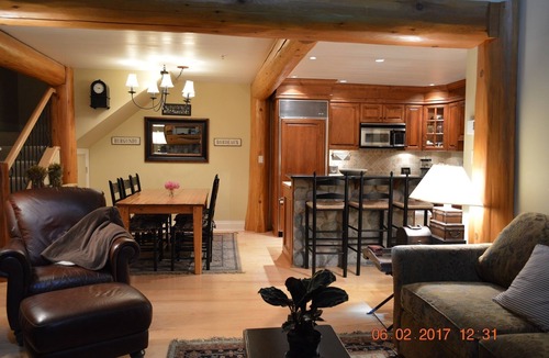 Blackcomb House | Walking Distance To Ski Lifts And Trails. Free Netflix, IPTV, Crave, Amazon PM