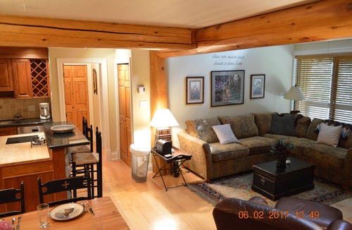 Blackcomb House | Walking Distance To Ski Lifts And Trails. Free Netflix, IPTV, Crave, Amazon PM
