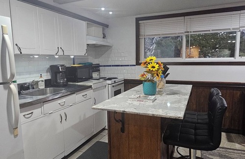 Waterloo Apartment | warm and cozy studio