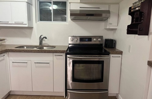 Fisherville House | Warm, Cozy Basement Apartment in Toronto, Cross to bus stub