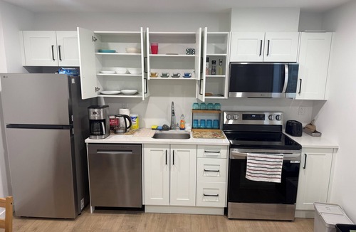 Willoughby House | Warm space awaits your experience ! 10minutes walk to reach Langley centre.