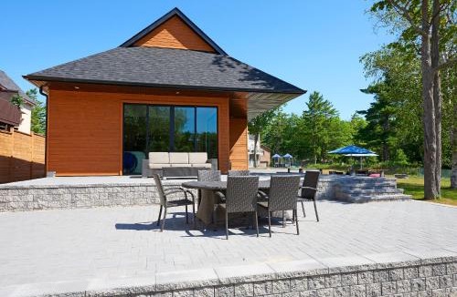 Wasaga Beach Hotel | Wasaga Riverdocks Hotel Suites