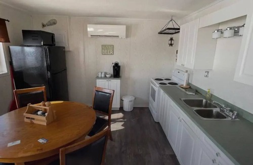 Harwich Cottage | WATER FRONT & BACK 4 SEASON GETAWAY AT THE BAY. Relax with family & friends.