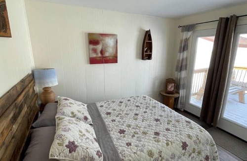 Harwich Cottage | WATER FRONT & BACK 4 SEASON GETAWAY AT THE BAY. Relax with family & friends.