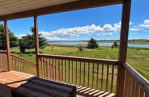 Anglo Rustico Cottage | Water Front Cottage- 10 Min Walk To Barachois Beach, Minutes to North Rustico