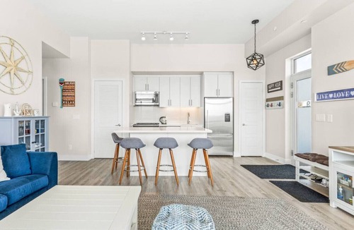 Big Bay Point Apartment | Waterfront 1BR Modern Condo | Friday Harbour