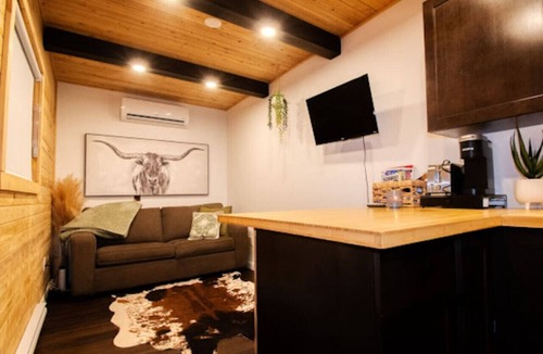 Sainte-Anne-de-Kent Apartment | Waterfront Seacan Retreat w/Hot Tub & Sauna