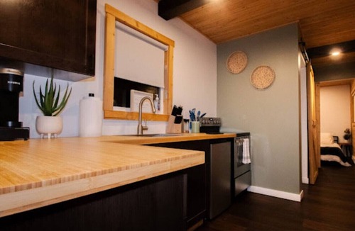 Sainte-Anne-de-Kent Apartment | Waterfront Seacan Retreat w/Hot Tub & Sauna