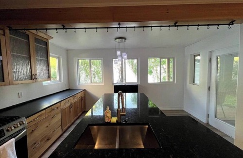 Batawa Cottage | Waterfront Cottage facing Lake Ontario with 3 bedrooms, two bathrooms