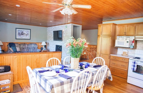 Dorset Cottage | Waterfront Cottage - Lake of Bays, Muskoka