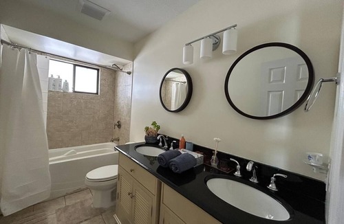 Delta House | Waterfront Delta retreat near Vancouver airport, shopping, dining and transit