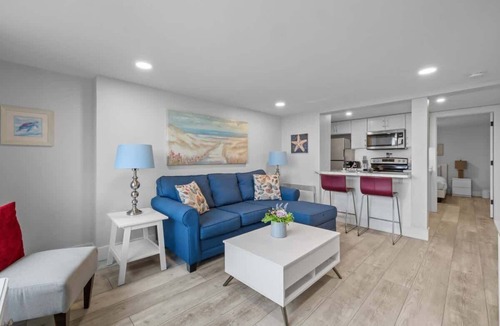 Queens Square Condo | Waterfront Deluxe 1 Bedroom Condo Downtown Ch'town