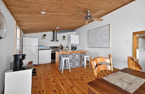 Val-des-Monts Cottage | Waterfront Getaways on Prestigious Lac St.Pierre