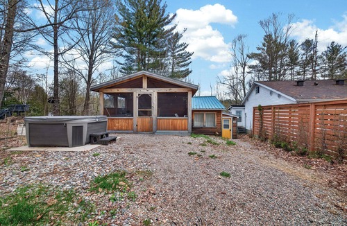 Val-des-Monts Cottage | Waterfront Getaways on Prestigious Lac St.Pierre