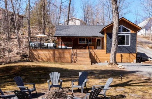 McKellar Cottage | Waterfront getaway on Lake Manitouwabing. Hot tub, bunkie, canoes and kayaks!