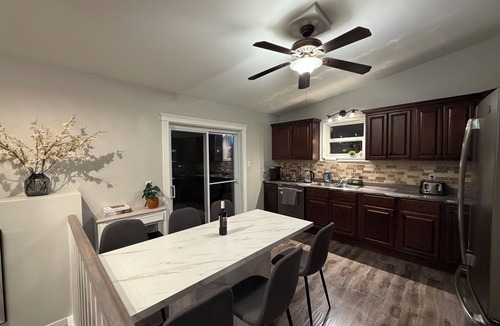 Summerside House | Waterfront Haven- Hot Tub- Kayak Access- 7 minutes from Summerside