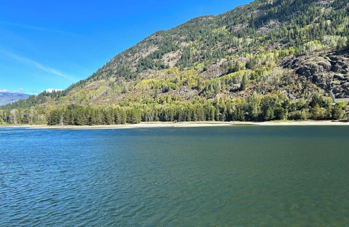 Castlegar House | Waterfront house with amazing views and large yard